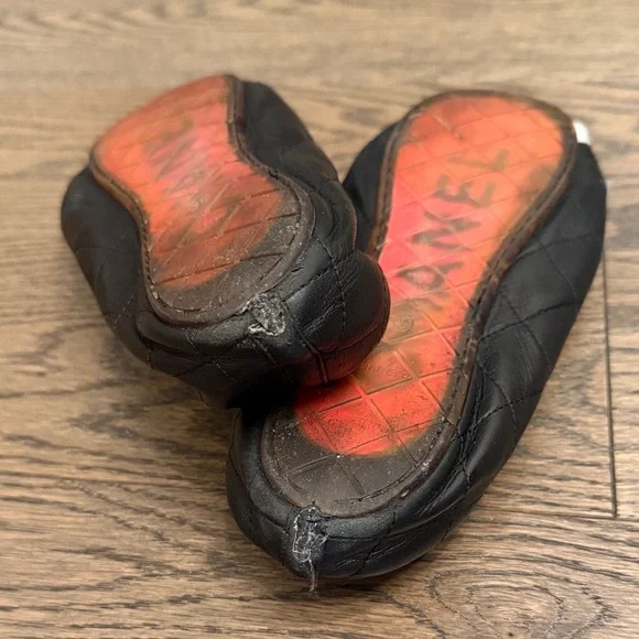 Vintage CHANEL Black and White Quilted Flats - Picture 3 of 8